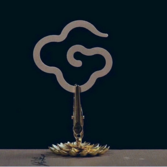 Chuyện mùi nhang trầm hương vân mây cho lòng mình nhẹ tênh