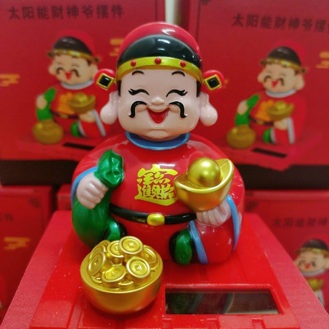 Thần Tài Năng Lượng Cầm Thỏi Vàng SU – "Sứ giả" may mắn cho năm 2026