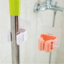 Cách sắp xếp chổi và cây lau nhà cho nhà cửa nhẹ tênh